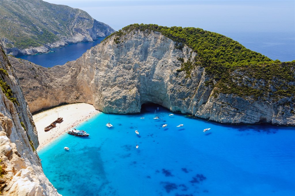 Dovolená v Řecku vás zavede k antickým skvostům, písečným plážím a tyrkysovému moři