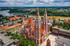 MAĎARSKO, RUMUNSKO - VELIKONOCE  A \"CIBULOVÉ LÁZNĚ\"