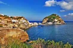 ITÁLIE – ISCHIA – SMARAGDOVÝ OSTROV