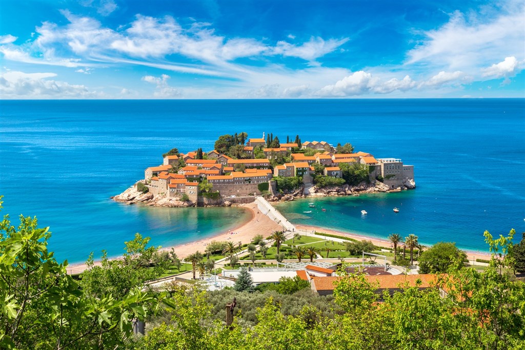 Sveti Stefan: jak si užít nejfotogeničtější ostrov Jadranu