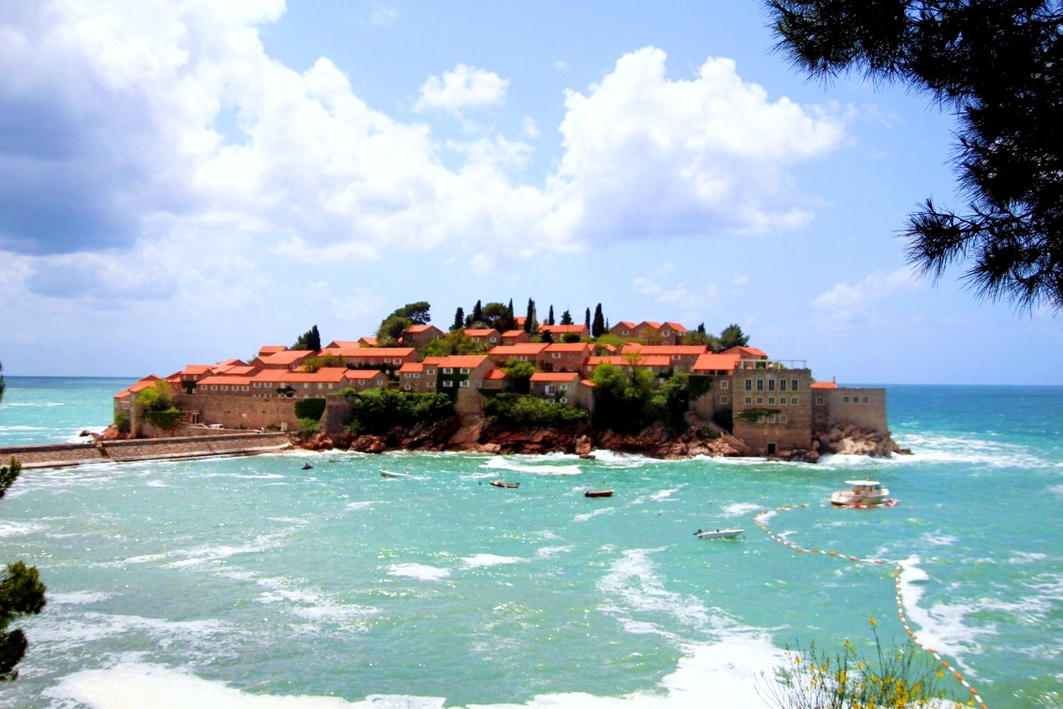 Vyhlídka na Sveti Stefan z parku Miločer