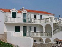 PRIMOŠTEN / APARTMÁNOVÝ DŮM PRGIN