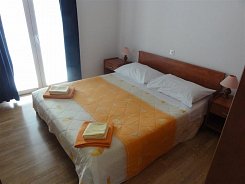 PRIMOŠTEN / APARTMÁNOVÝ DŮM HELENA