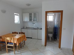 PRIMOŠTEN / APARTMÁNOVÝ DŮM HELENA