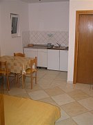 PRIMOŠTEN / APARTMÁNOVÝ DŮM HELENA