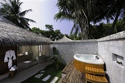 MALEDIVY - KURAMATHI ISLAND RESORT*****