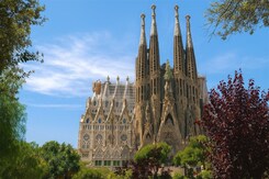 ŠPANĚLSKO - BARCELONA, GIRONA A VÍNO - LETECKY