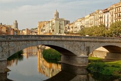 ŠPANĚLSKO - BARCELONA, GIRONA A VÍNO - LETECKY