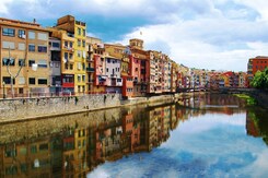 ŠPANĚLSKO - BARCELONA, GIRONA A VÍNO - LETECKY