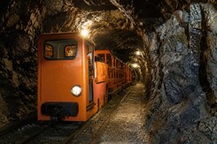 PO STOPÁCH SILNÝCH ŽEN