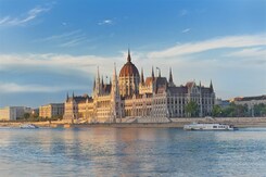 MAĎARSKO – BUDAPEŠŤ – KRÁLOVNA DUNAJE